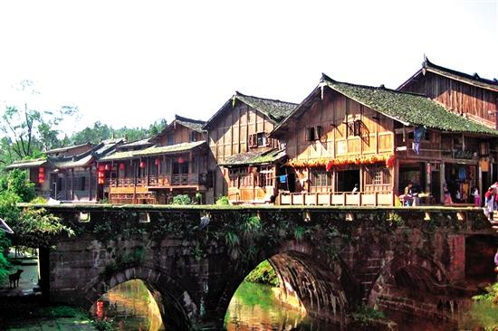 河南鹿邑县居民在路边发现一名弃婴 民政部门：有冻伤已送医检查